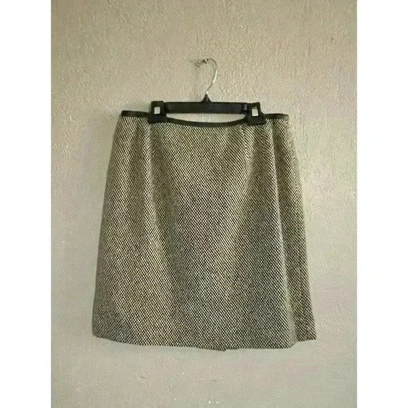 Talbots Woman’s Sz 10P Black Tan Square Pattern Skirt Wool Blend classy office - Picture 1 of 6